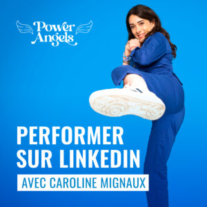Photo vignette podcast Performer sur linkedin avec Caroline Mignaux, elle met ses mains vers son visage sur fond bleu Céline Nieszawer